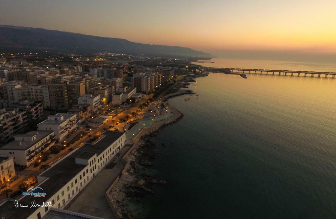 Aduepassi Apartments Manfredonia Bagian luar foto